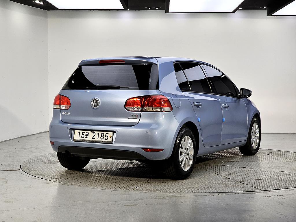 Volkswagen Golf - Vista 4