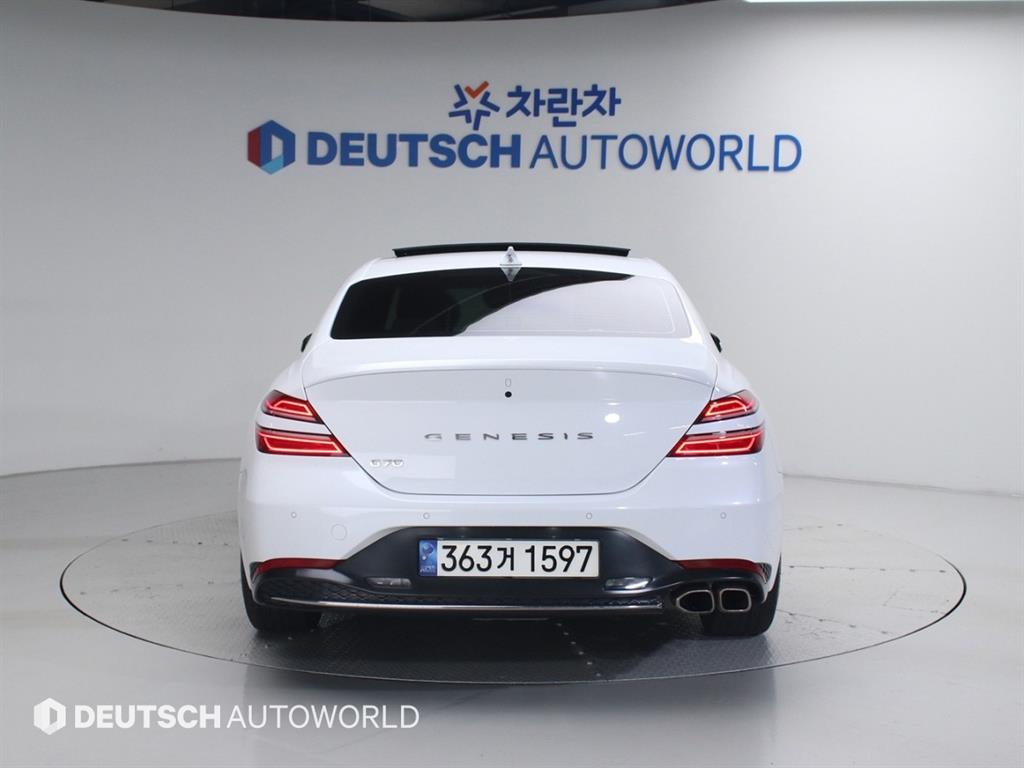 Genesis G70 - Vista 4