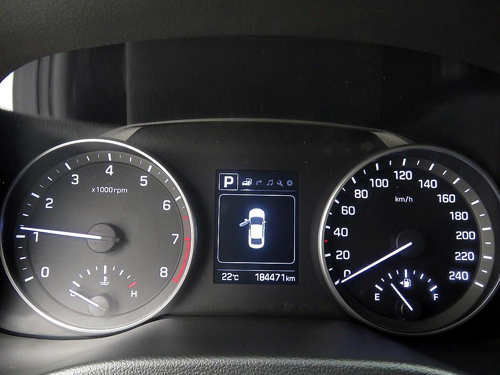 HYUNDAI Avante - Vista 11