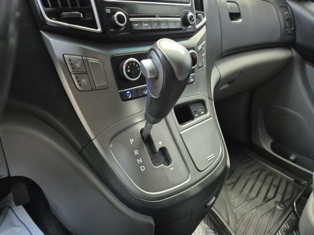 HYUNDAI Starex - Vista 8