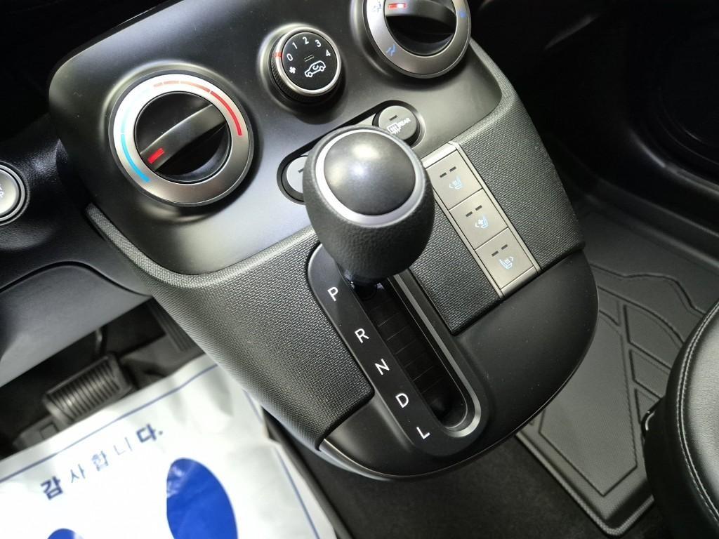 HYUNDAI Casper - Vista 10