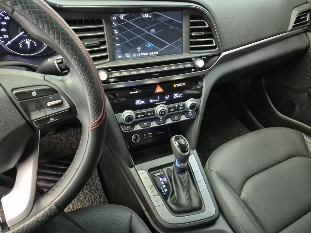 HYUNDAI Avante - Vista 9