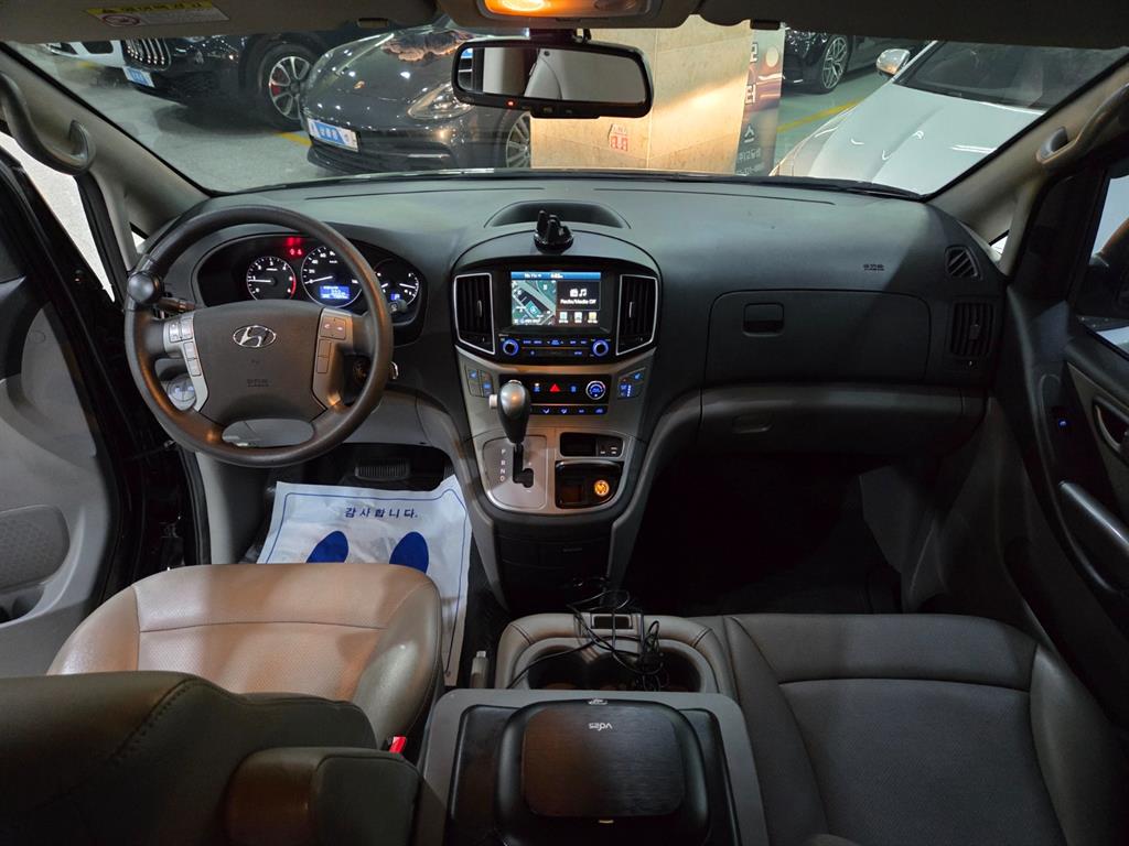 HYUNDAI Starex - Vista 9