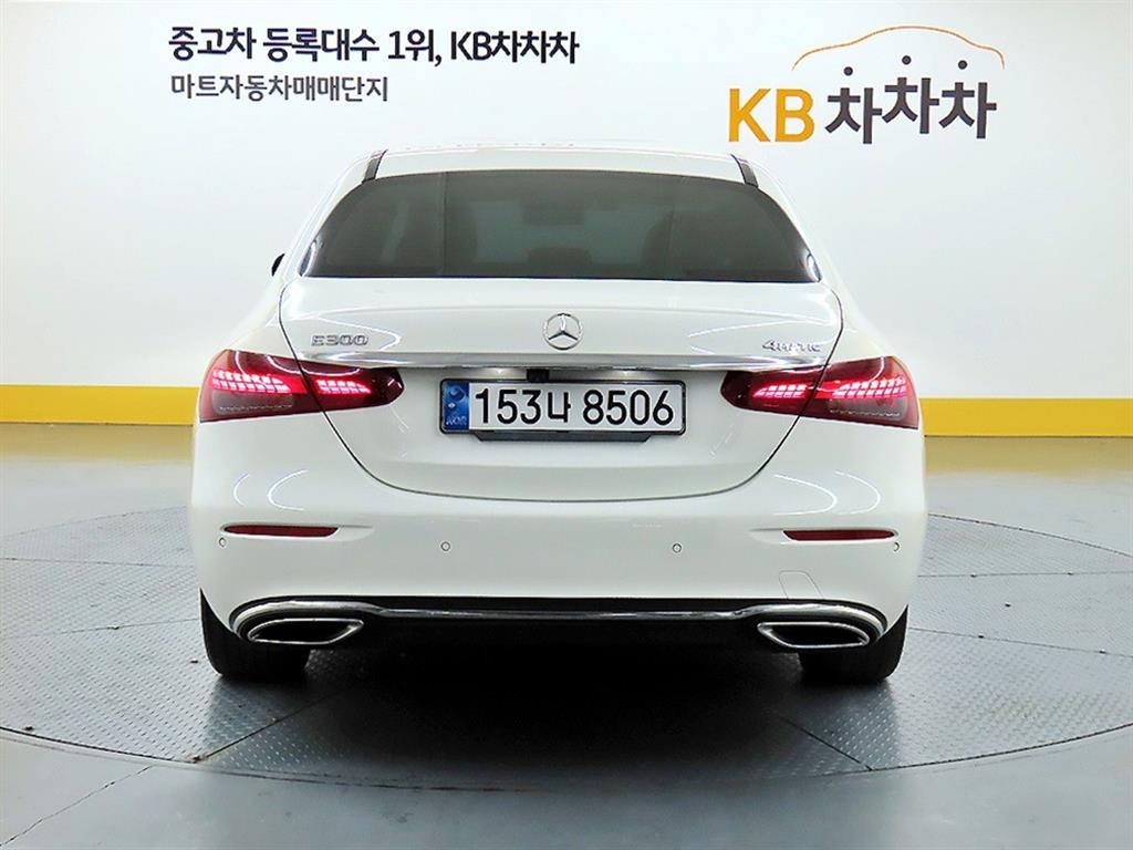 Mercedes Benz E class - Vista 3