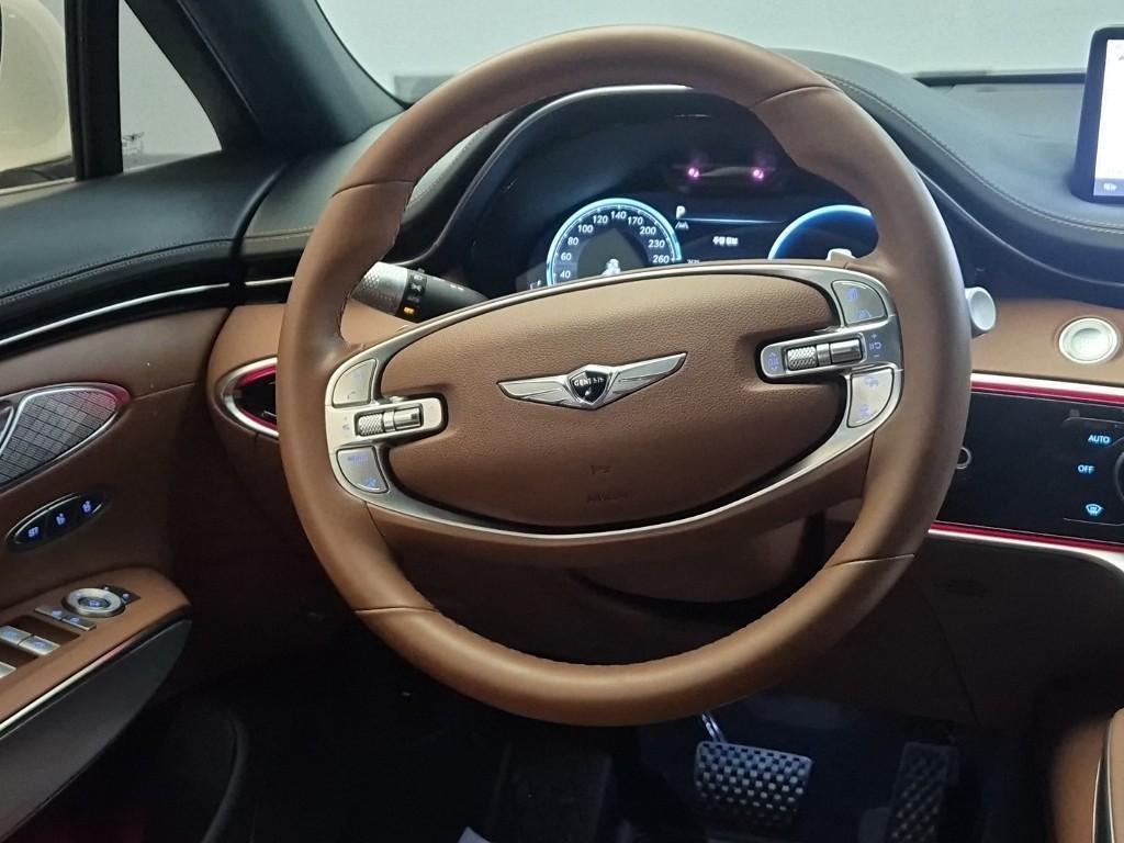 Genesis GV70 - Vista 9
