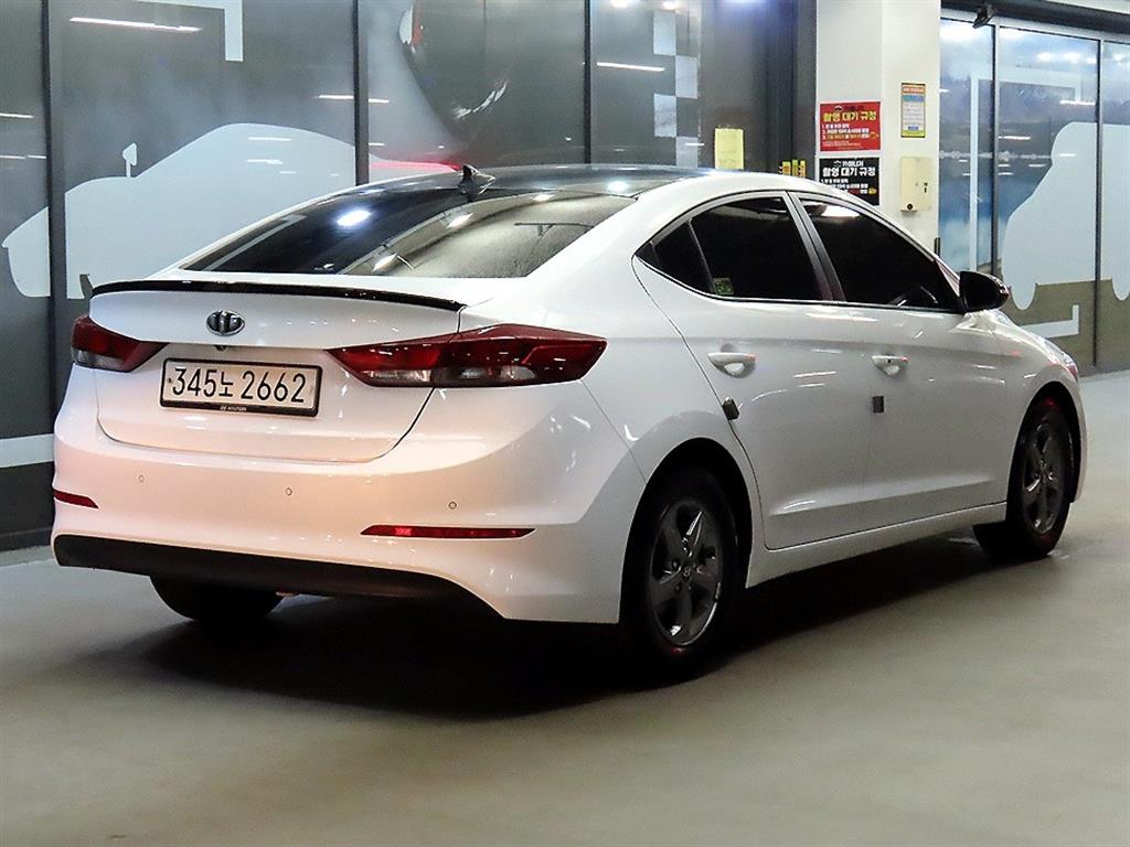 HYUNDAI Avante - Vista 4