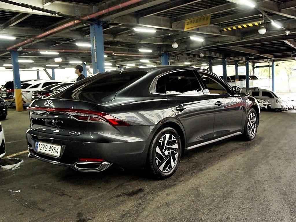 HYUNDAI Grandeur - Vista 7