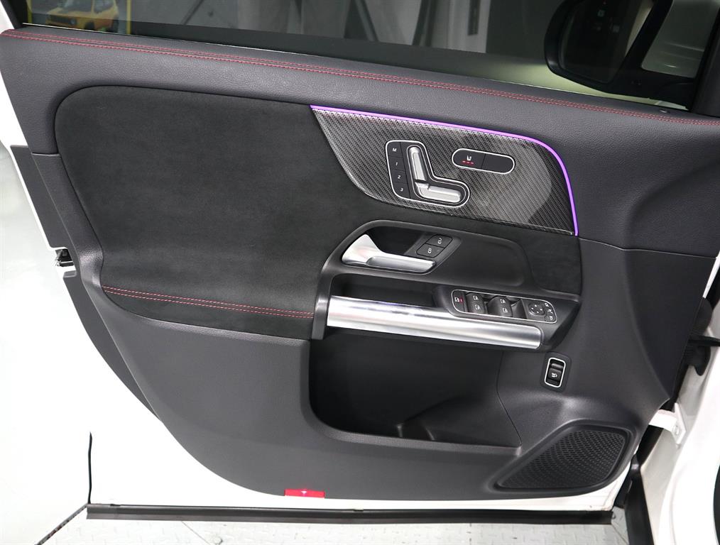 Mercedes Benz GLA Class - Vista 8