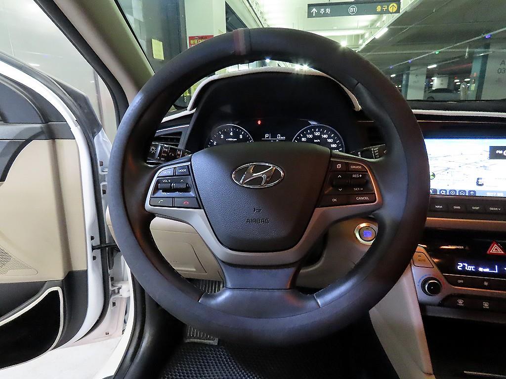HYUNDAI Avante - Vista 8