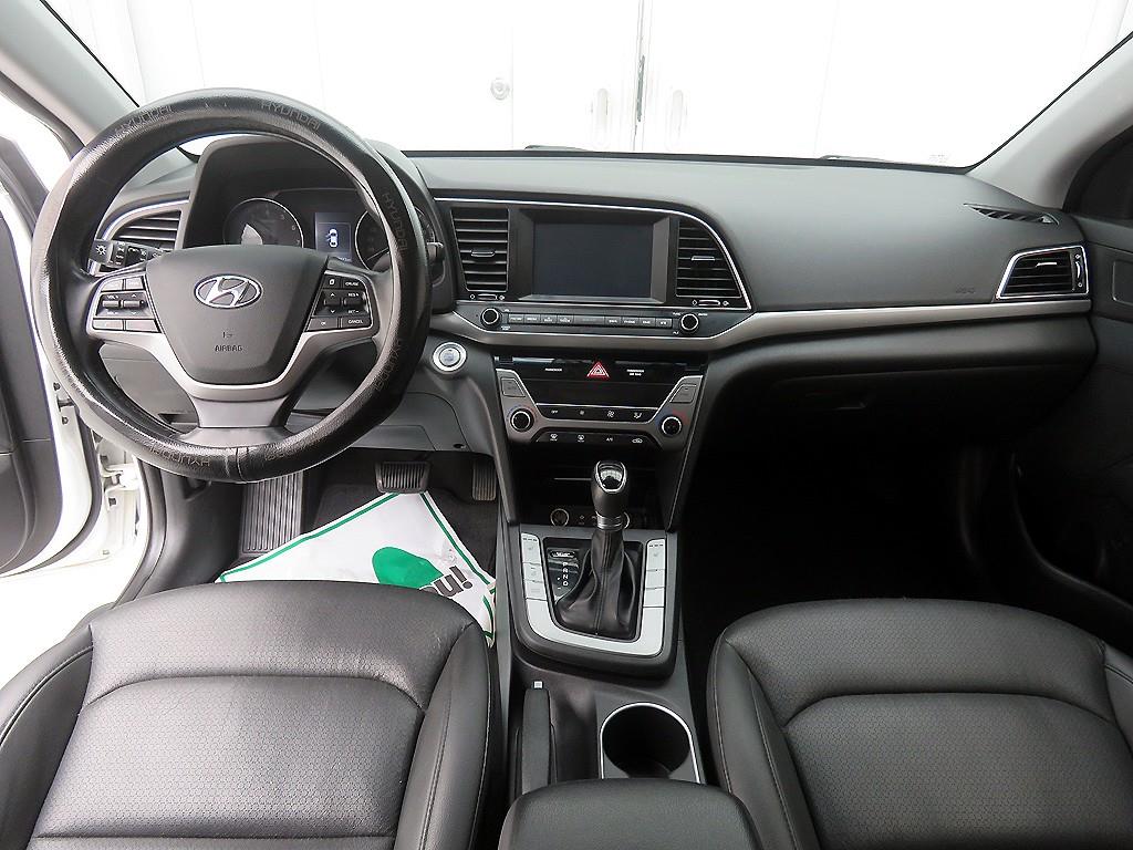 HYUNDAI Avante - Vista 7