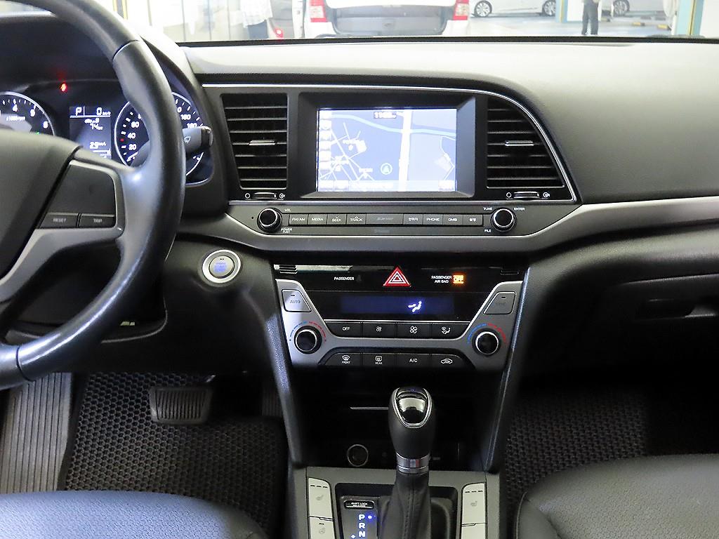 HYUNDAI Avante - Vista 11