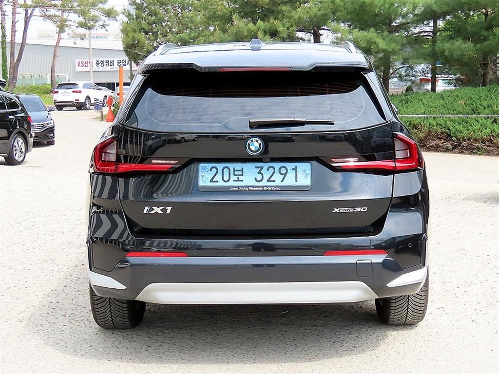 BMW iX1 - Vista 4