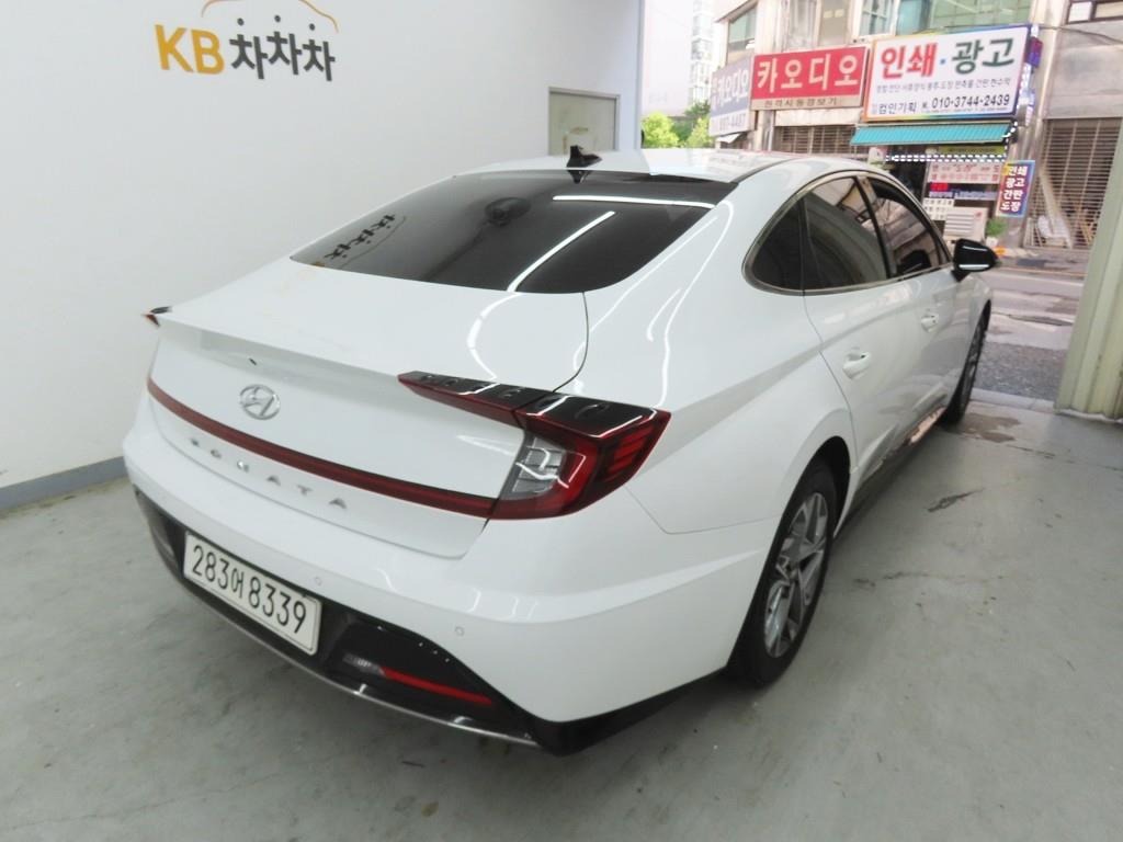 HYUNDAI Sonata - Vista 3