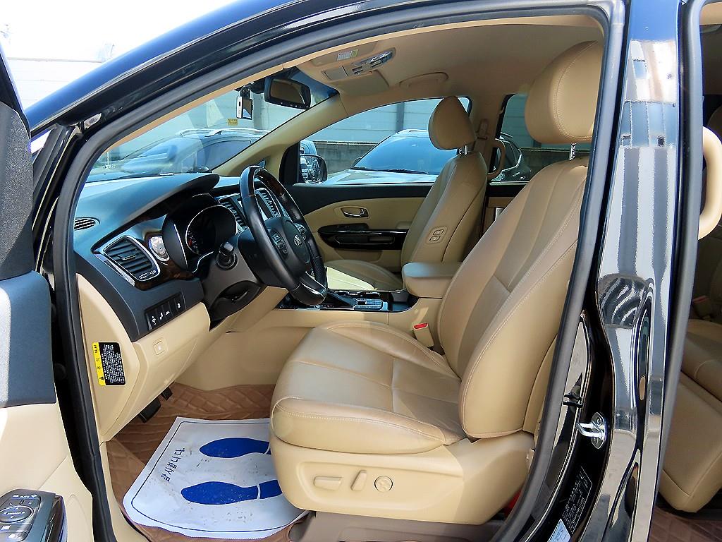 KIA Carnival - Vista 5
