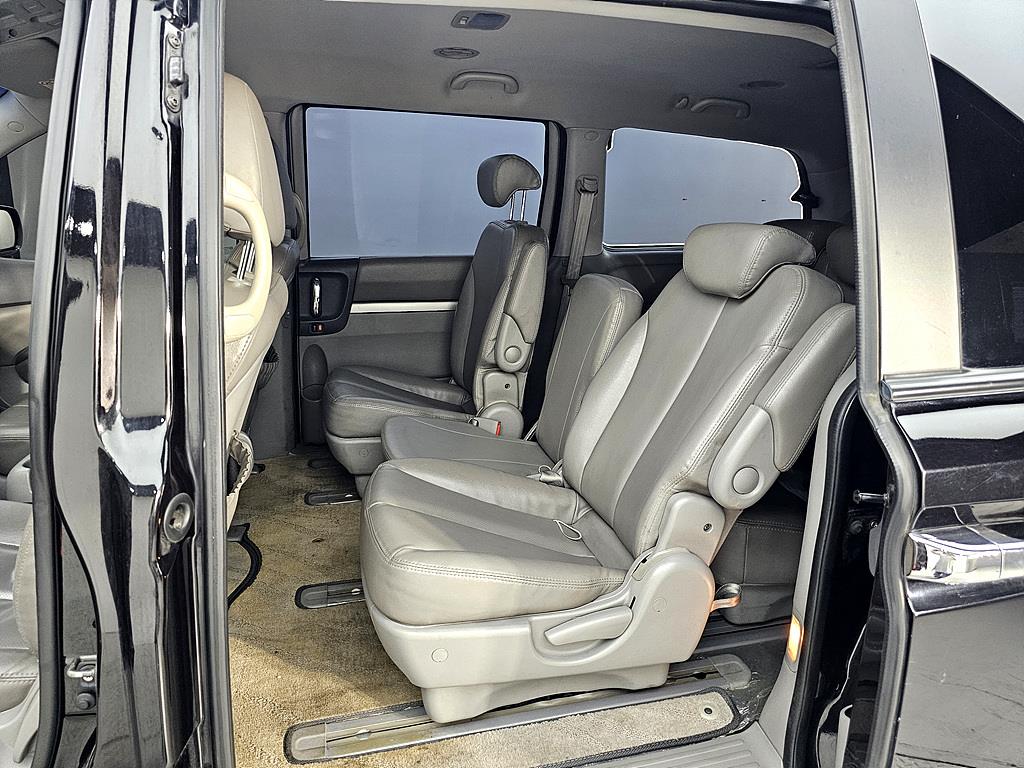 KIA Carnival - Vista 9