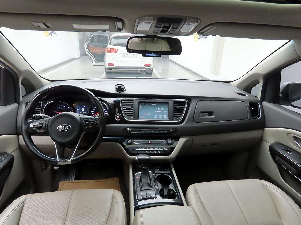 KIA Carnival - Vista 6