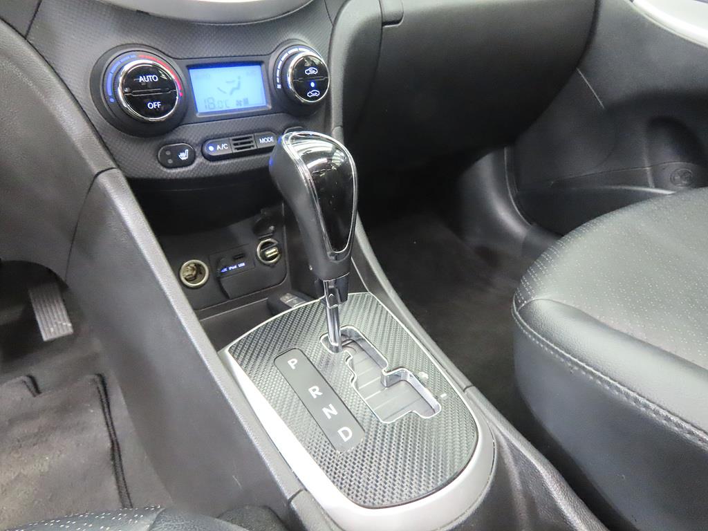 HYUNDAI Accent - Vista 11