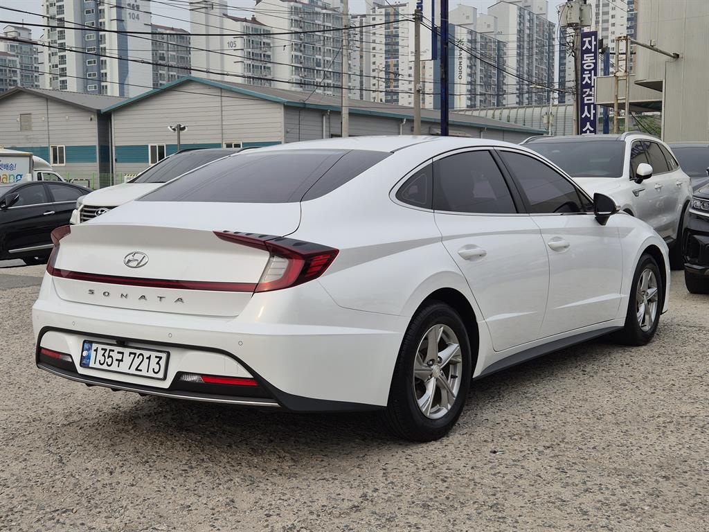 HYUNDAI Sonata - Vista 4