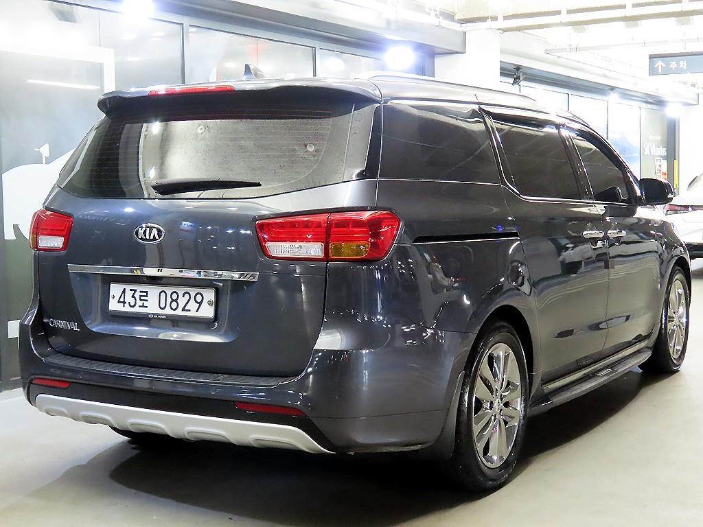 KIA Carnival - Vista 4