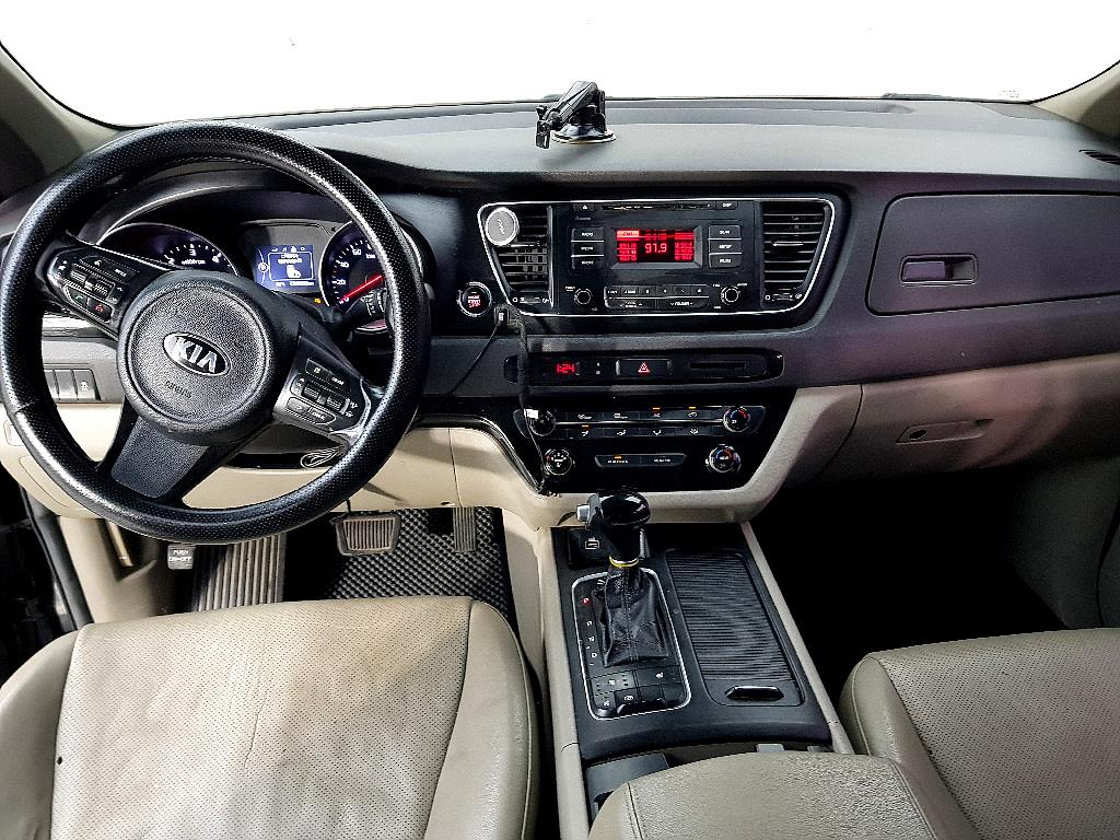 KIA Carnival - Vista 5