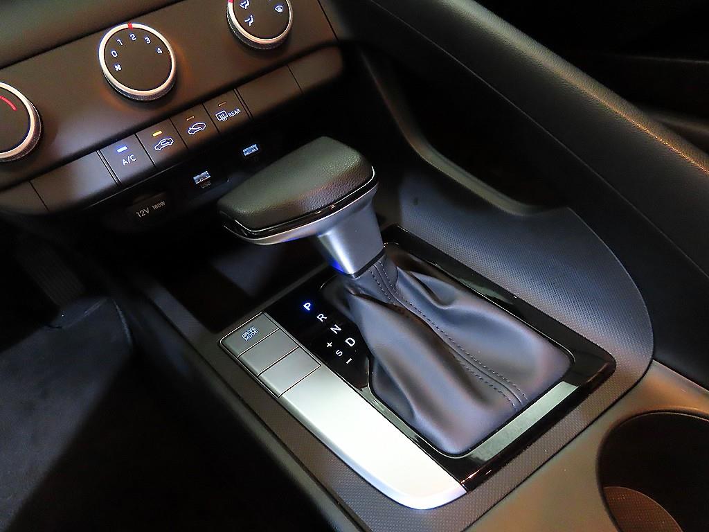 HYUNDAI Avante - Vista 12