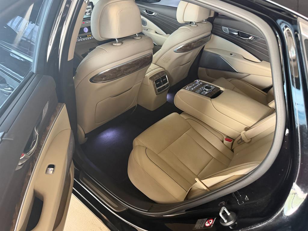 KIA K9 - Vista 9