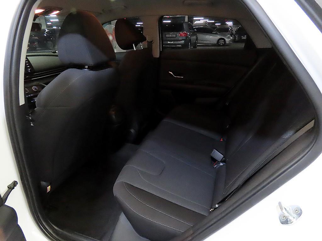 HYUNDAI Avante - Vista 7