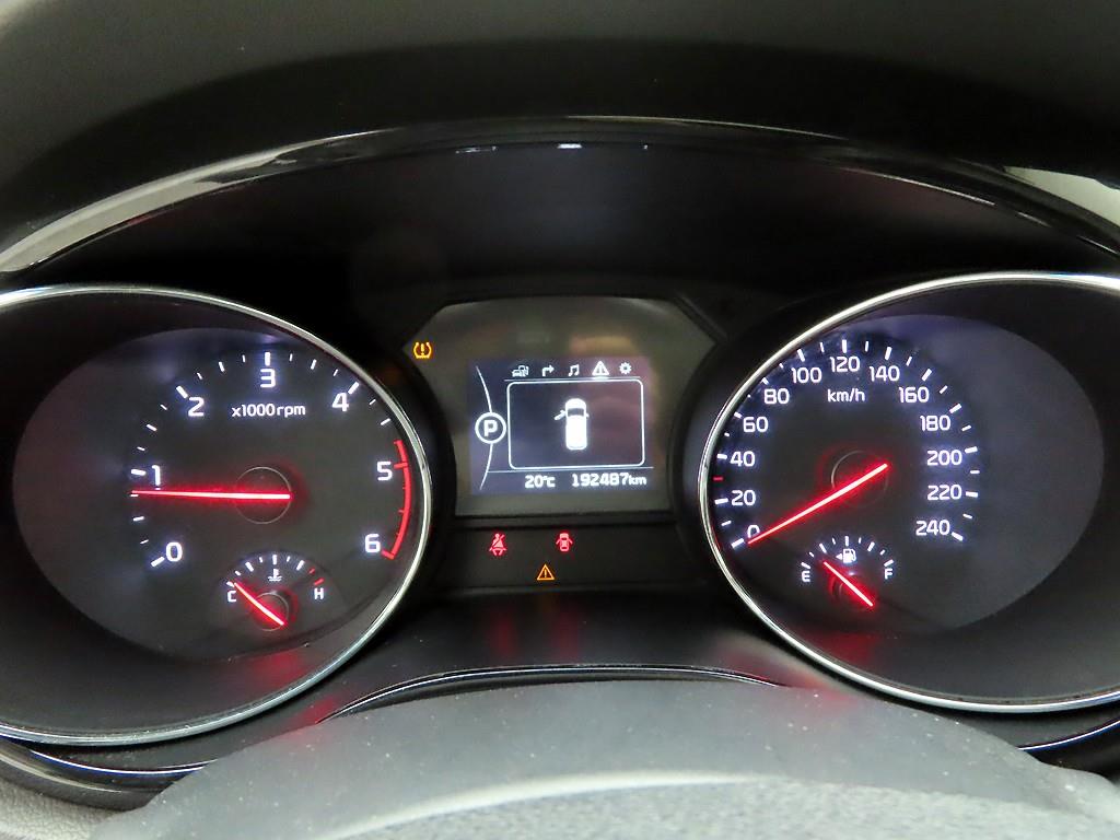 KIA Carnival - Vista 5