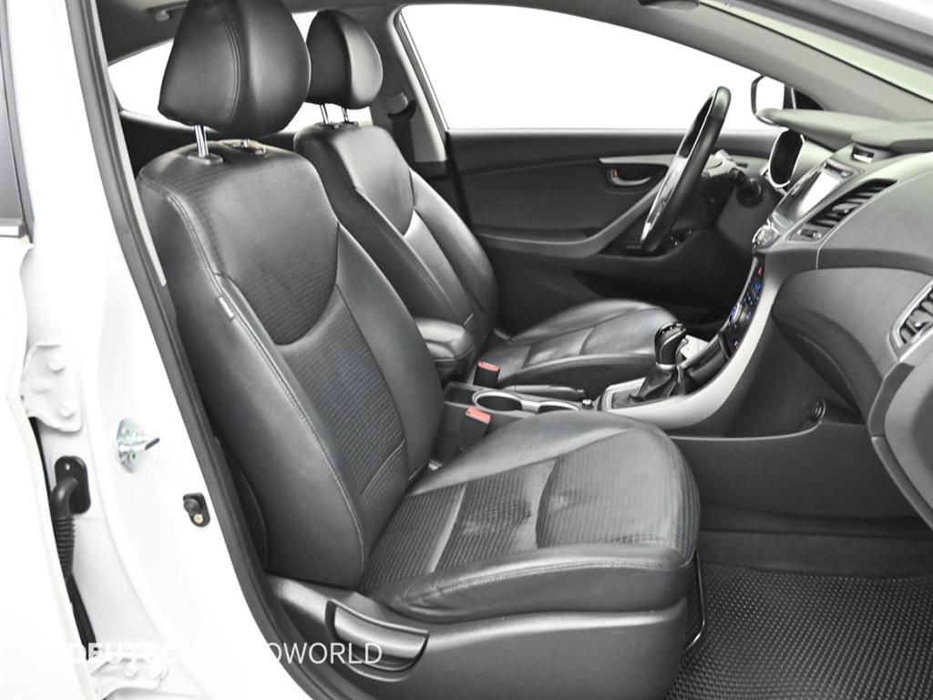 HYUNDAI Avante - Vista 10
