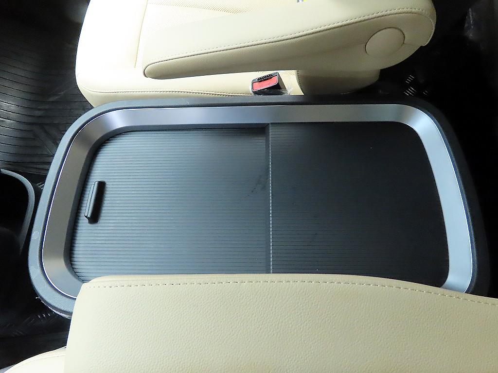 HYUNDAI Staria - Vista 12