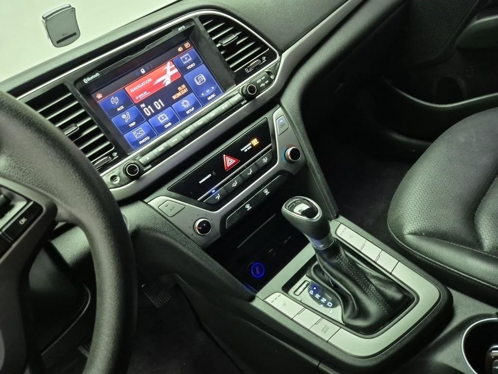 HYUNDAI Avante - Vista 10