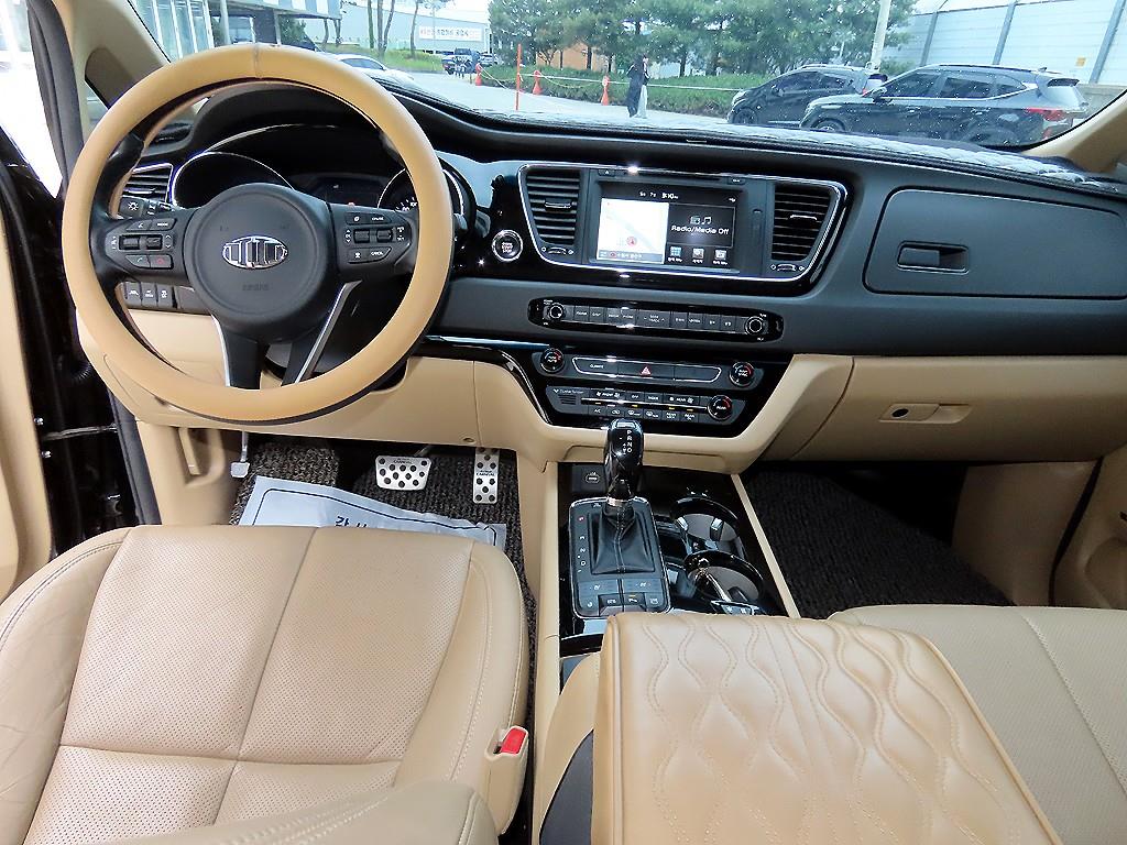 KIA Carnival - Vista 7