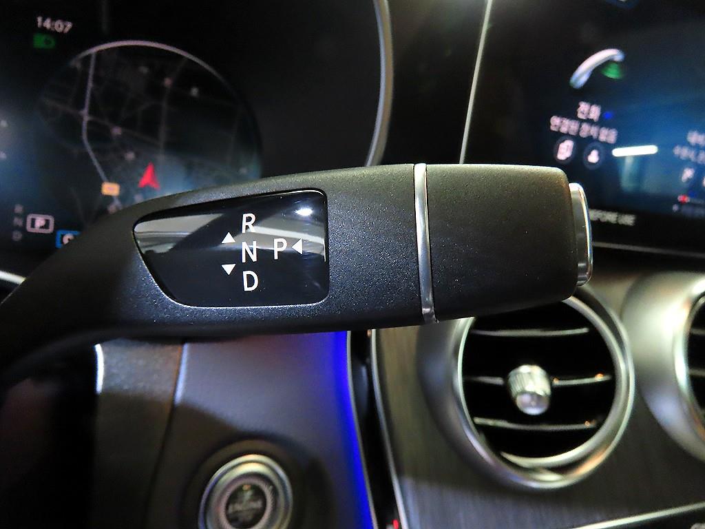 Mercedes Benz GLC Class - Vista 12
