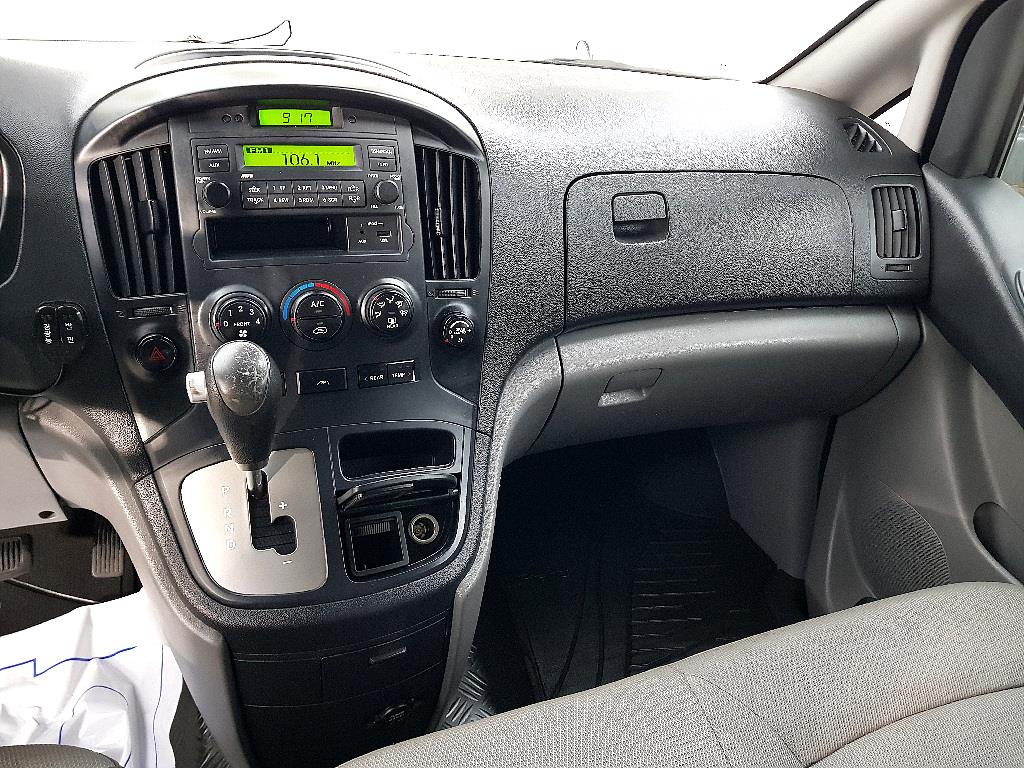HYUNDAI Starex - Vista 10