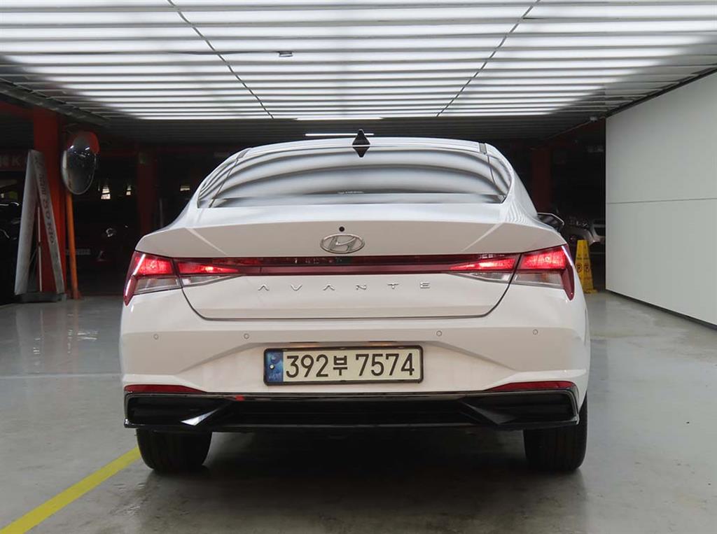 HYUNDAI Avante - Vista 3