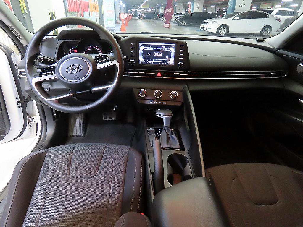 HYUNDAI Avante - Vista 10