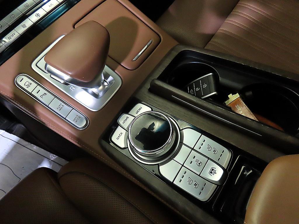 Genesis G90 - Vista 12
