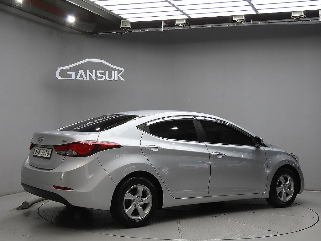 HYUNDAI Avante - Vista 7