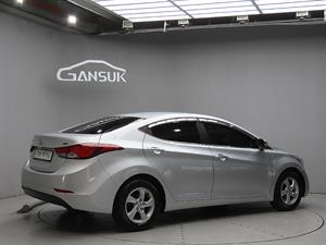 HYUNDAI Avante - Vista 8