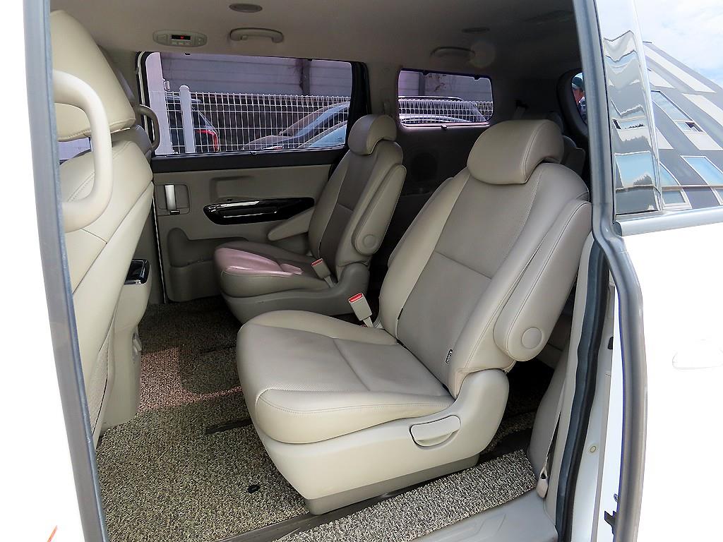 KIA Carnival - Vista 6