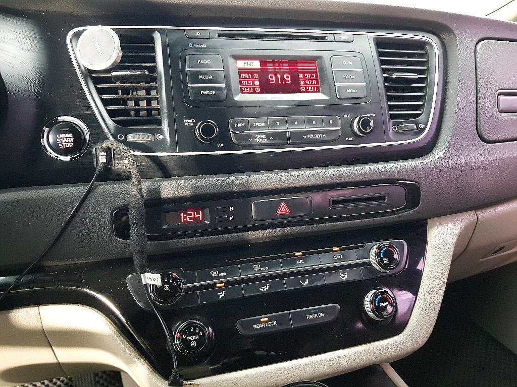 KIA Carnival - Vista 12