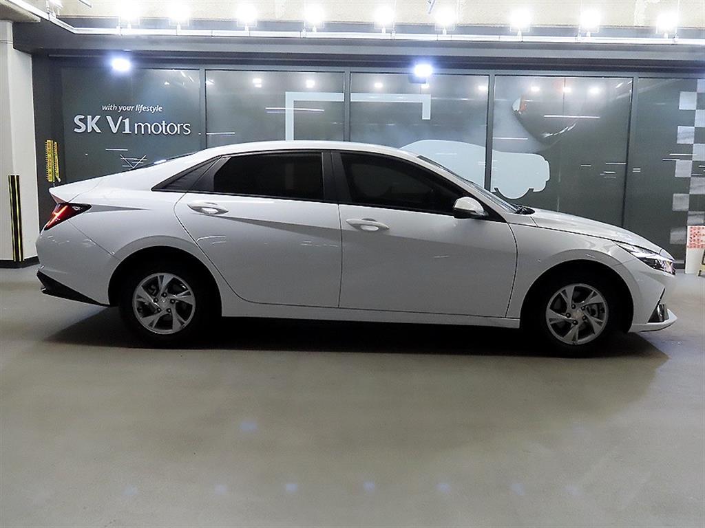 HYUNDAI Avante - Vista 3