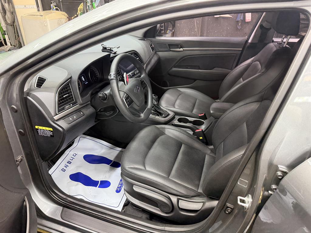 HYUNDAI Avante - Vista 7