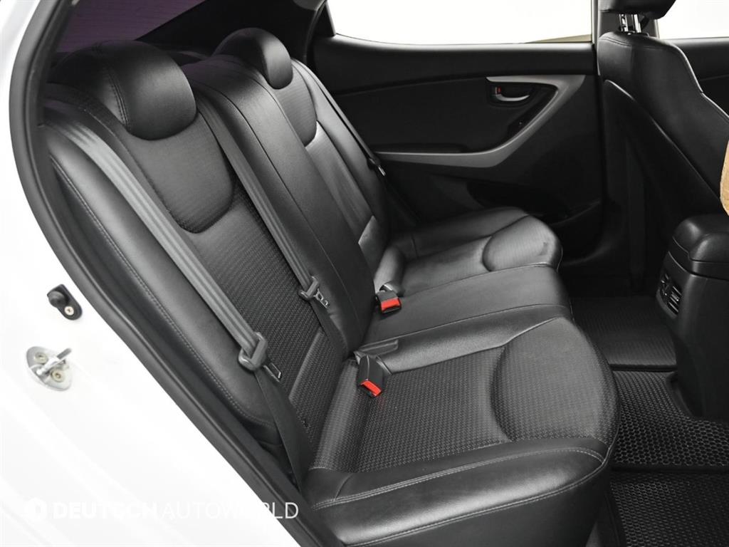 HYUNDAI Avante - Vista 12
