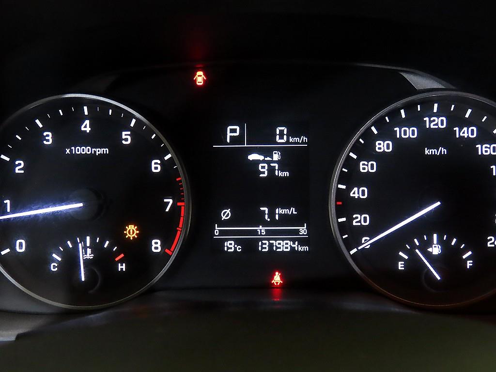HYUNDAI Avante - Vista 9