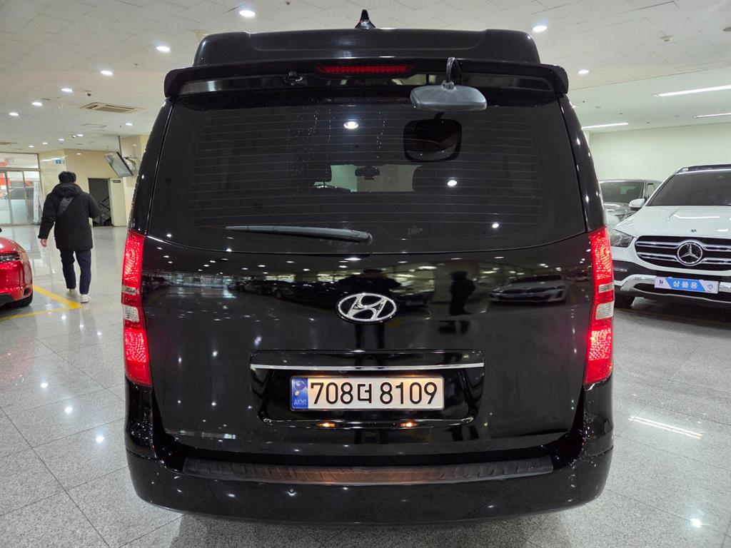 HYUNDAI Starex - Vista 4