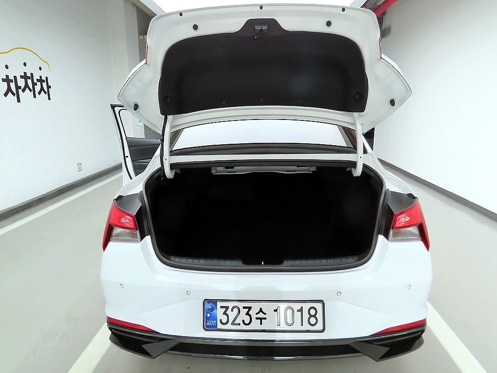 HYUNDAI Avante - Vista 5