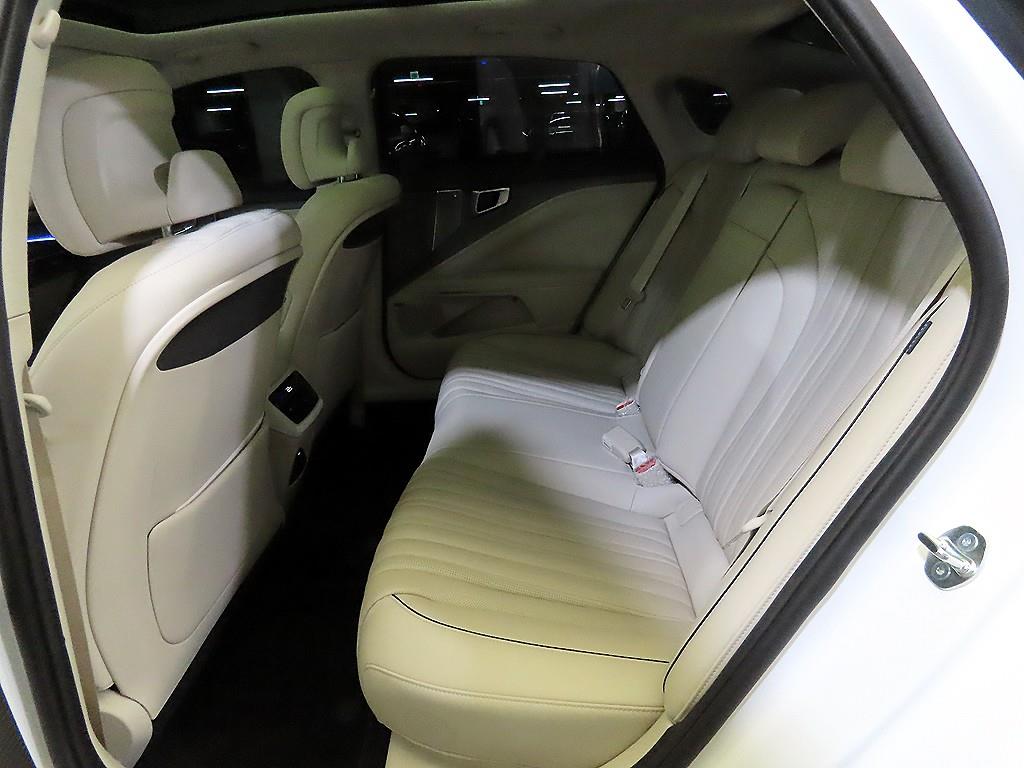KIA K8 - Vista 7