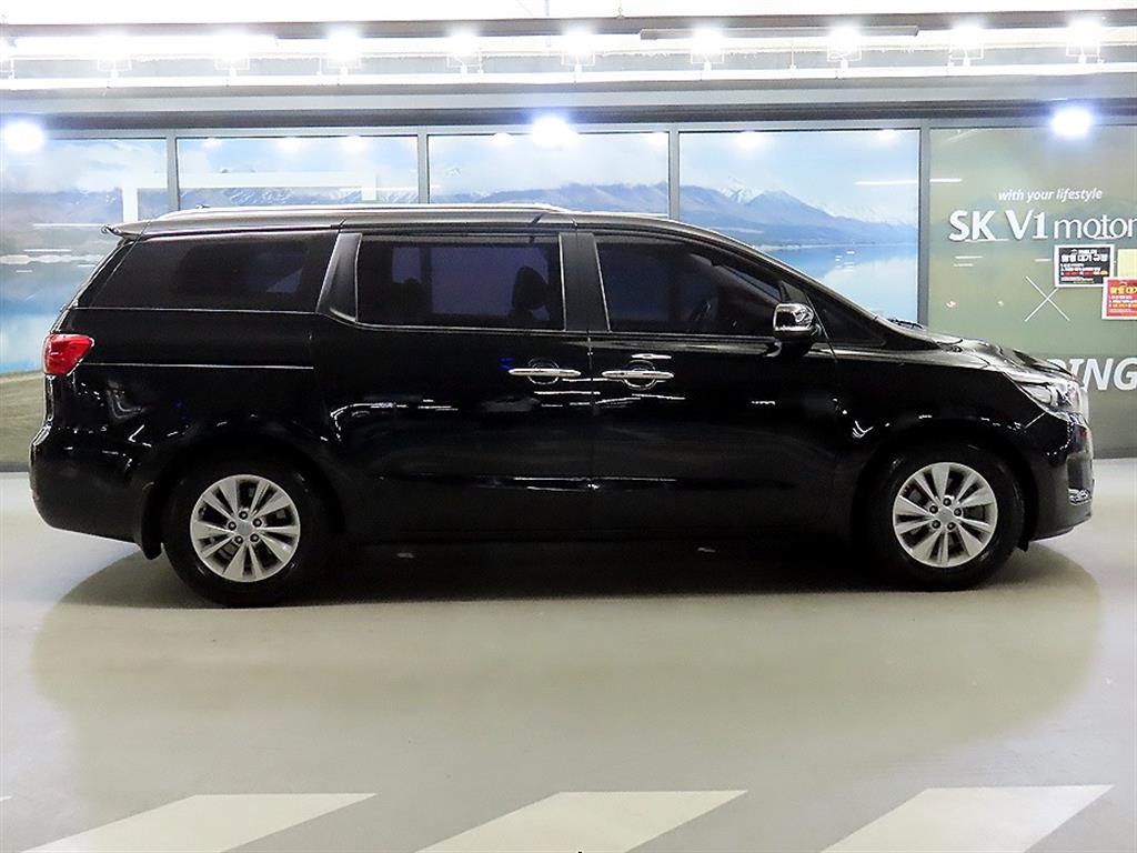 KIA Carnival - Vista 3
