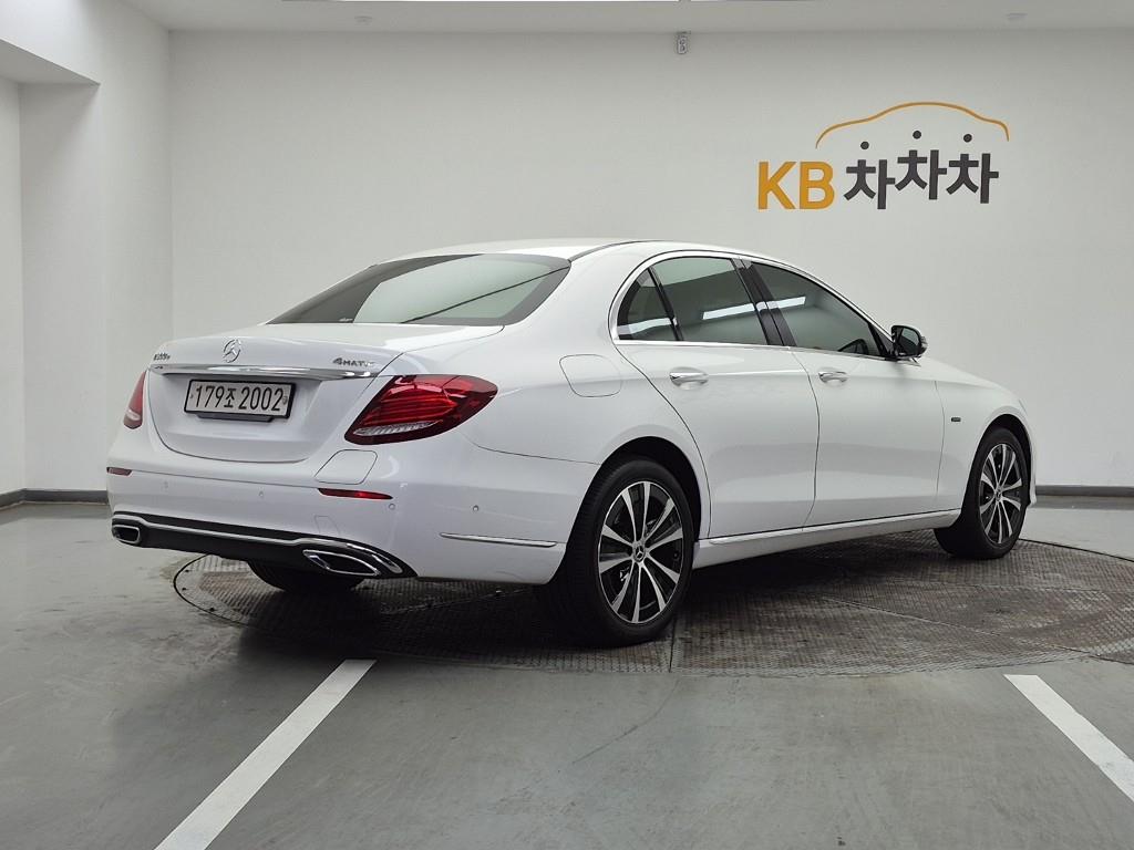 Mercedes Benz E class - Vista 4
